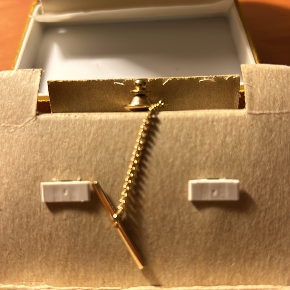 Vintage Jade swirl cuff links and tie pin with chain. - Picture 7 of 10